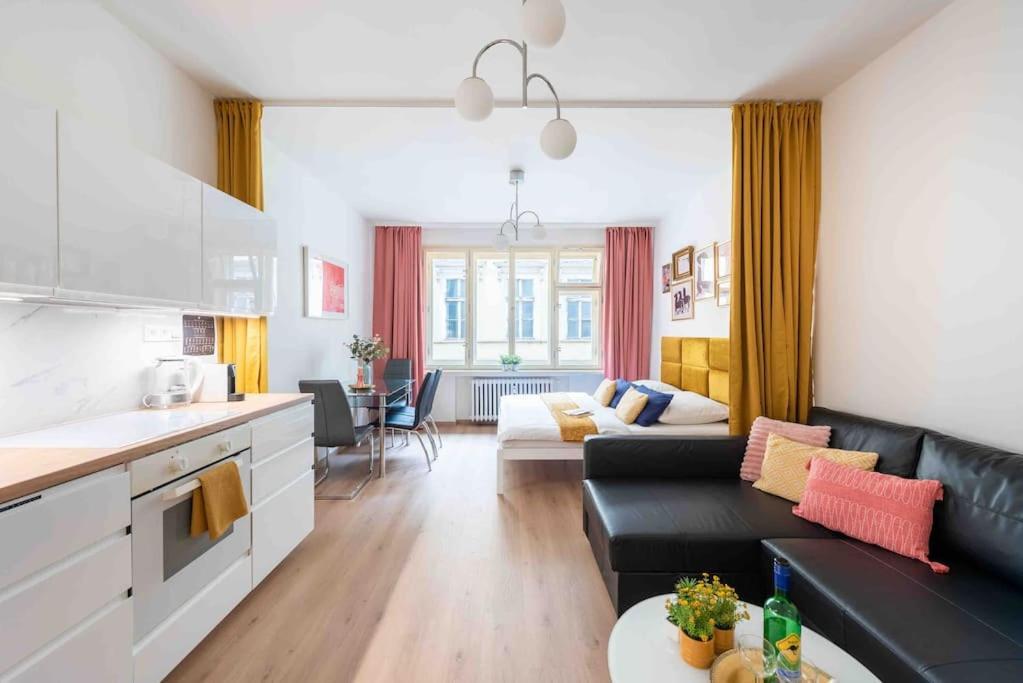 Golden Sunny Apartment, Centre, For 3 People Lejlighed