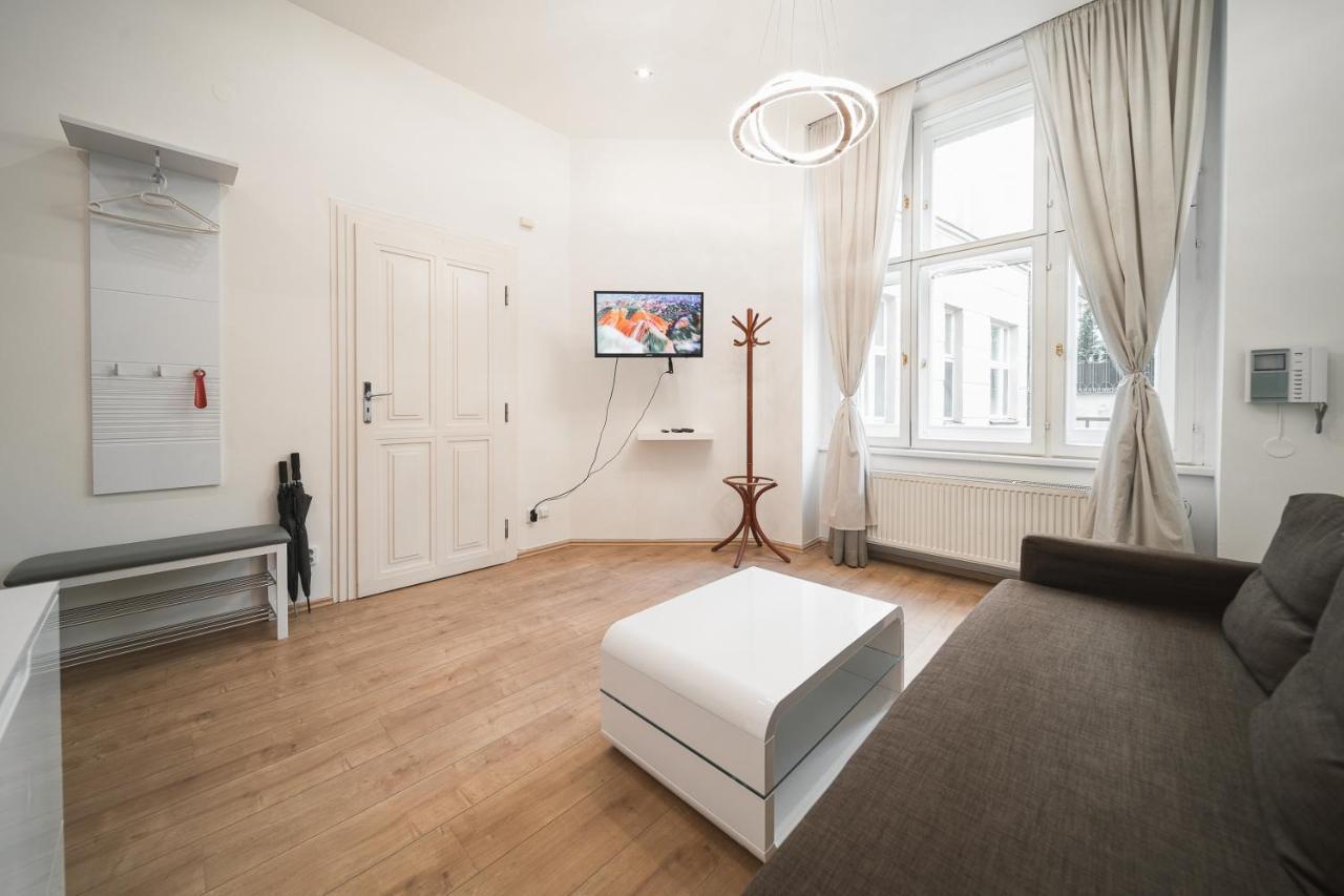 Josefov Riverside Apartment *