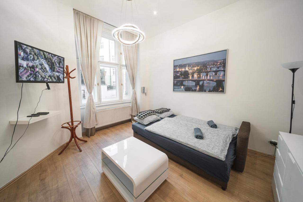 Josefov Riverside Apartment Prague