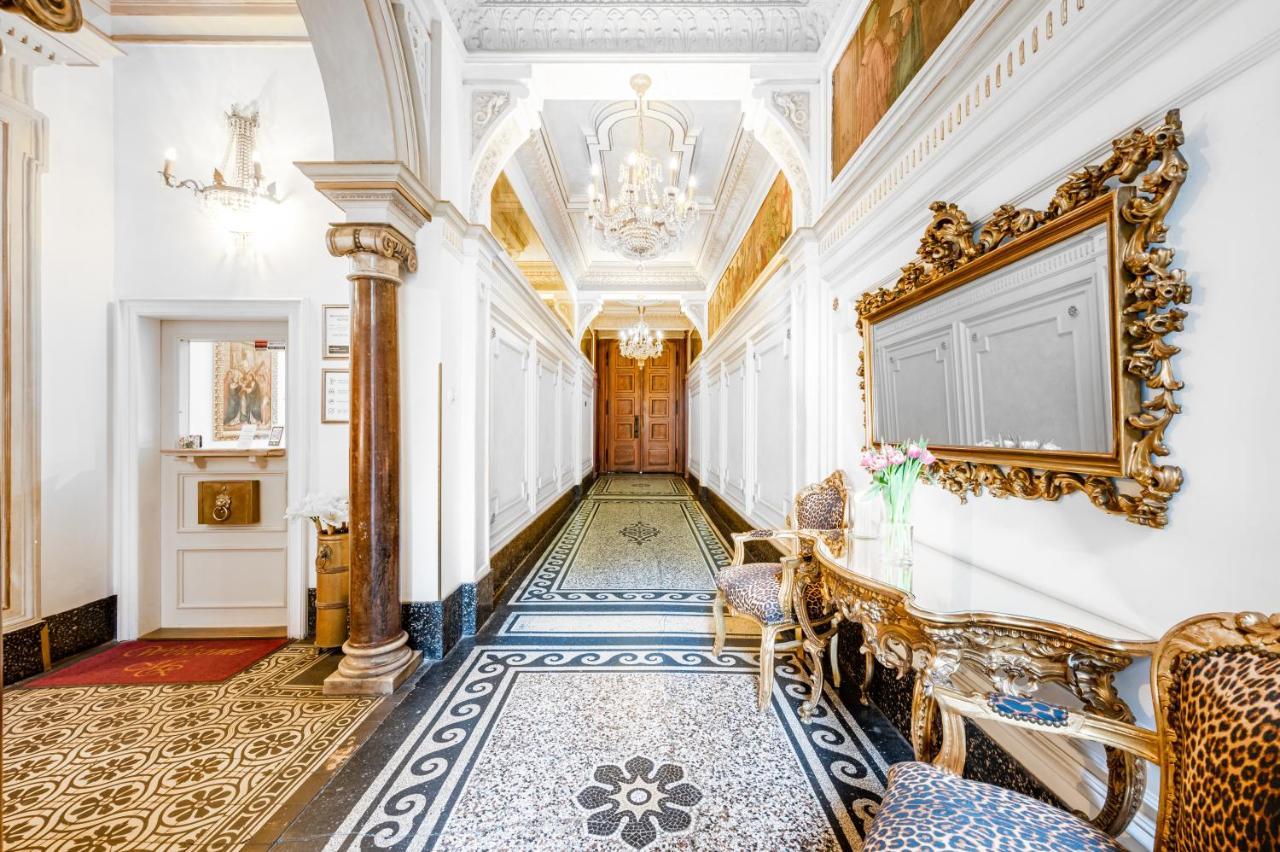 Malostranska 4*