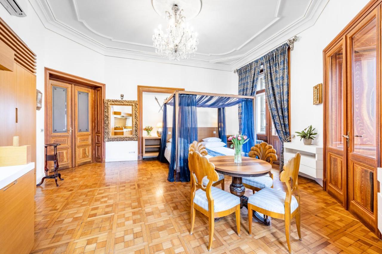 Malostranska 4*