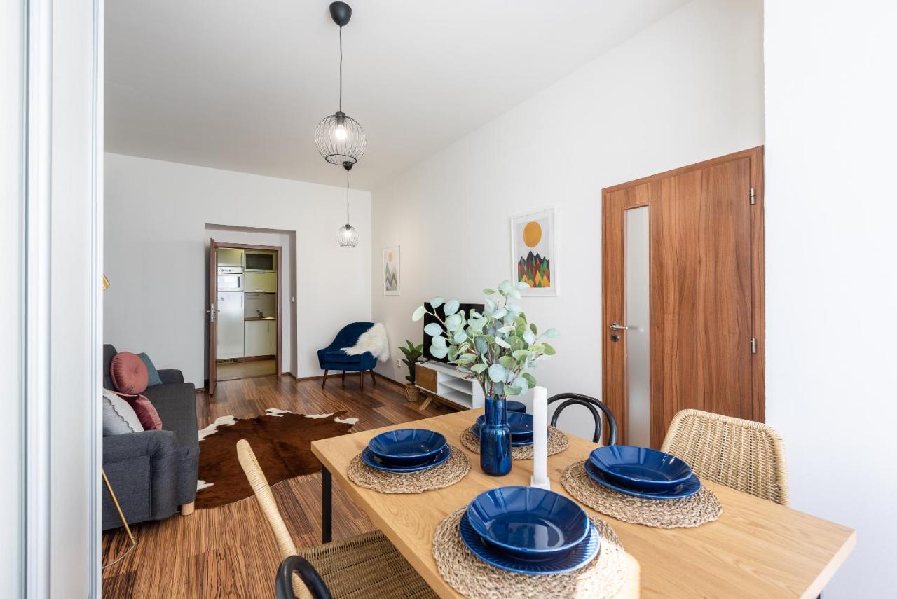 10 Min City Centre 5 People Apartment, Free Coffee Apartmán Praha