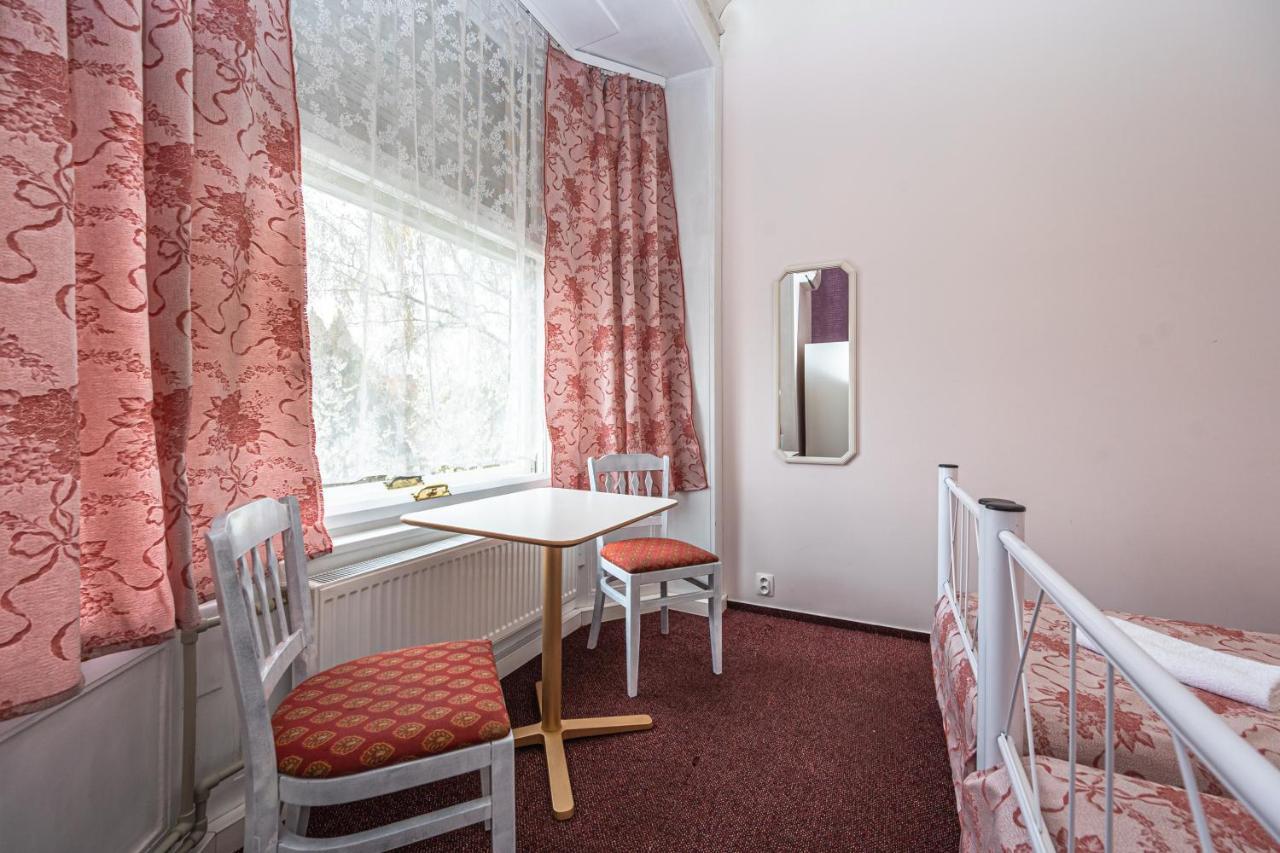 Imperia Hostel *