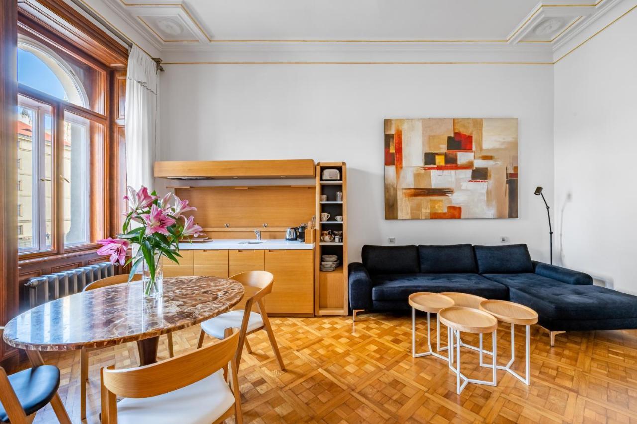 Malostranska 4*