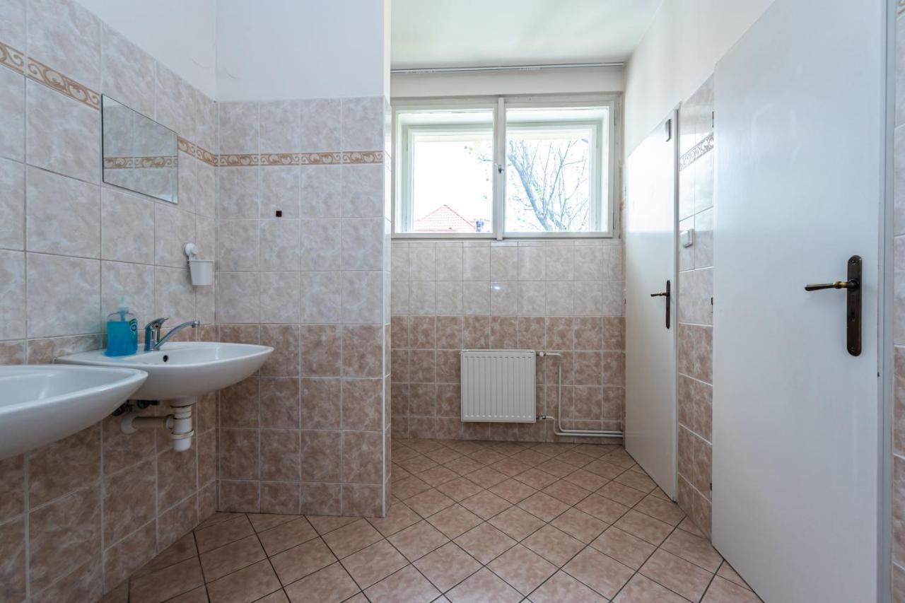 Imperia Hostel *