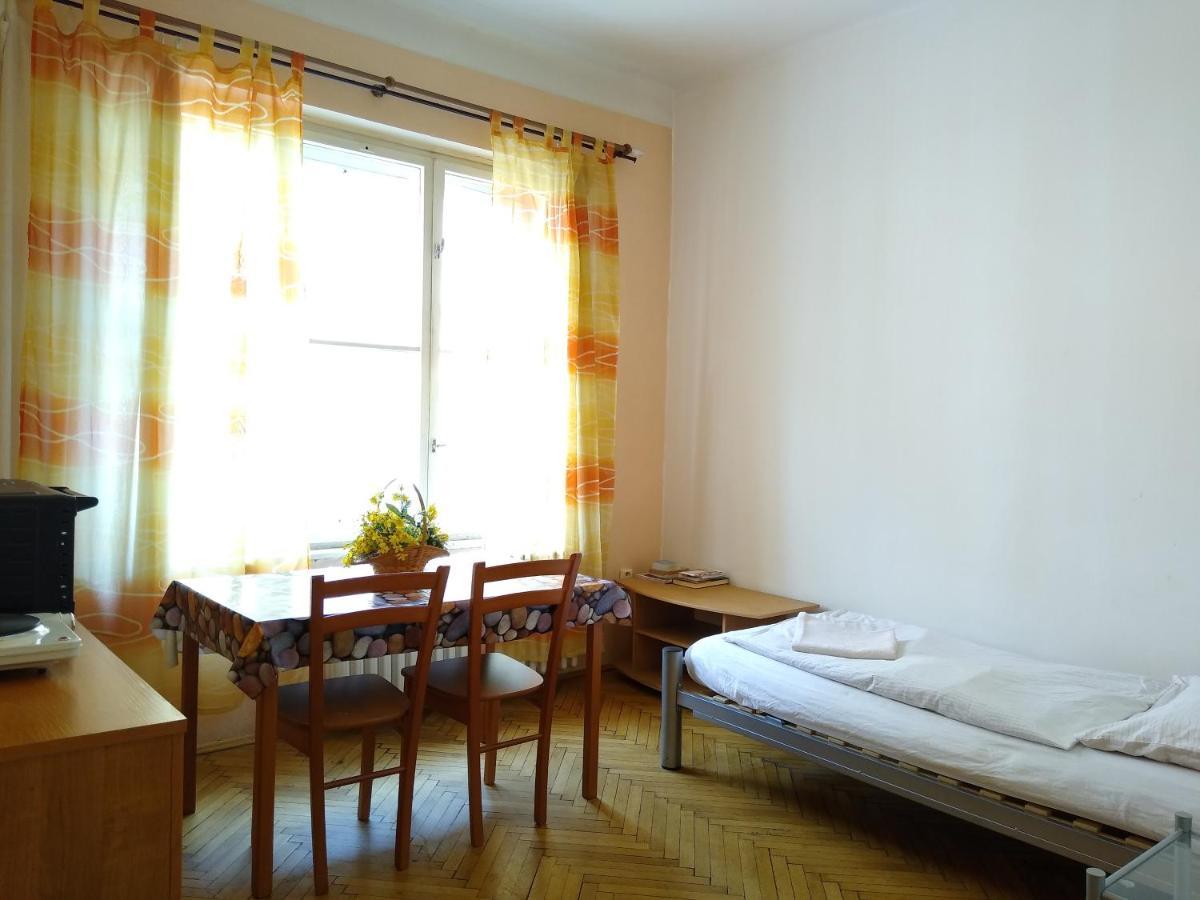 Location In - Old Town *