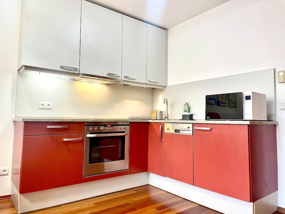 Lejlighed Entire Apartment, Near Clarion, O2 Arena, Metro 3 Min, Easter Market In Center 15 Min