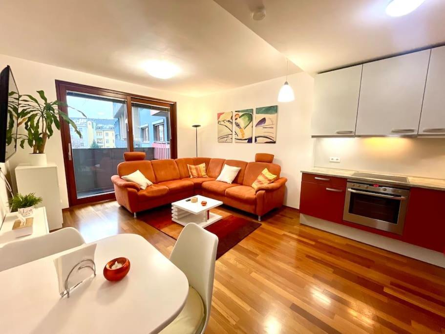 Lejlighed Entire Apartment, Near Clarion, O2 Arena, Metro 3 Min, Easter Market In Center 15 Min