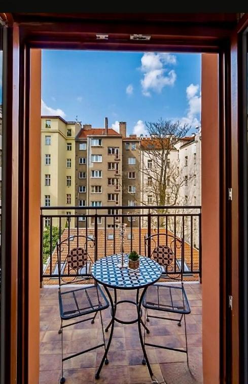 Quiet Boho Whit A Balkony Near The Center Praha