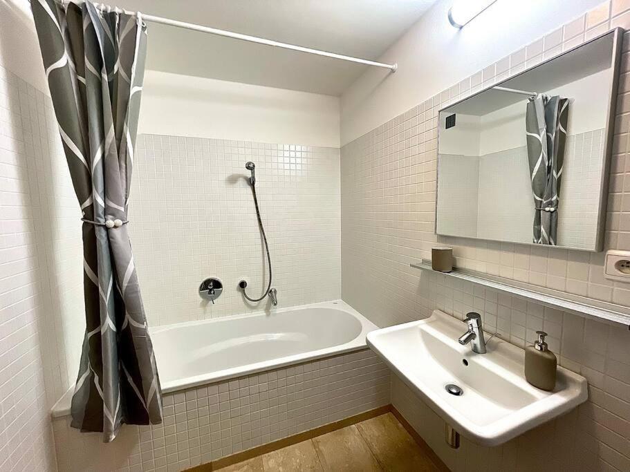 Entire Apartment, Near Clarion, O2 Arena, Metro 3 Min, Easter Market In Center 15 Min Prag