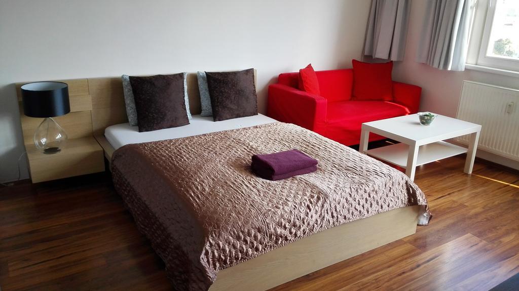 Golden Family Apartment
