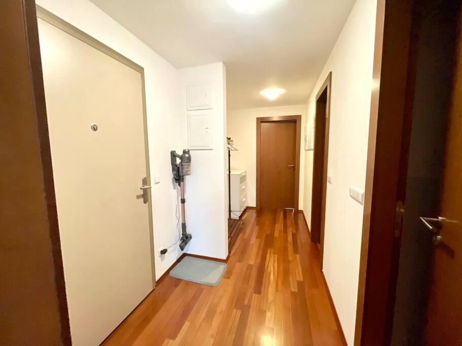 Lejlighed Entire Apartment, Near Clarion, O2 Arena, Metro 3 Min, Easter Market In Center 15 Min *