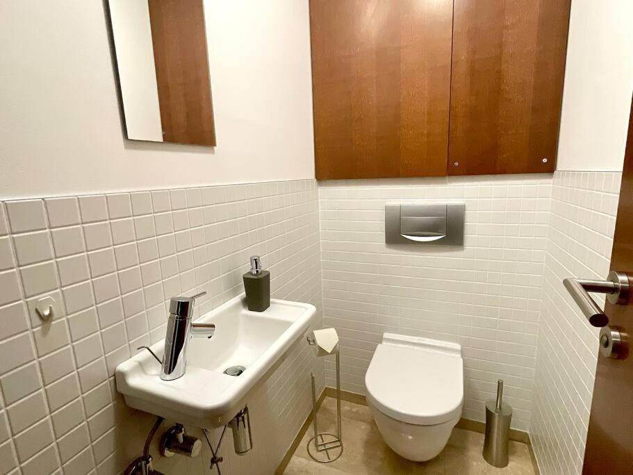 Entire Apartment, Near Clarion, O2 Arena, Metro 3 Min, Easter Market In Center 15 Min *