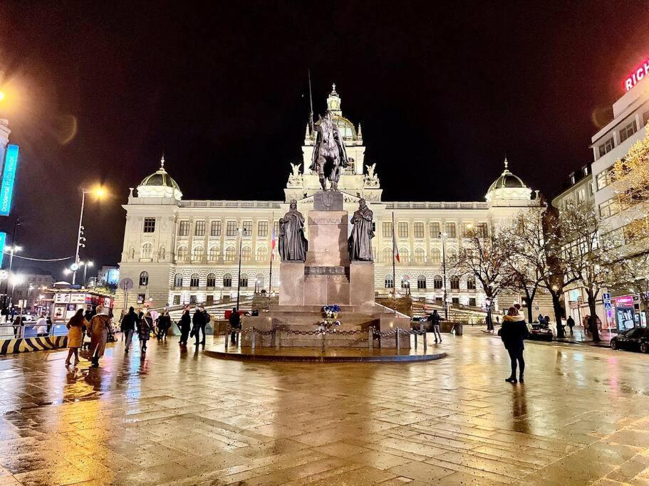 Entire Apartment, Near Clarion, O2 Arena, Metro 3 Min, Easter Market In Center 15 Min Lejlighed *