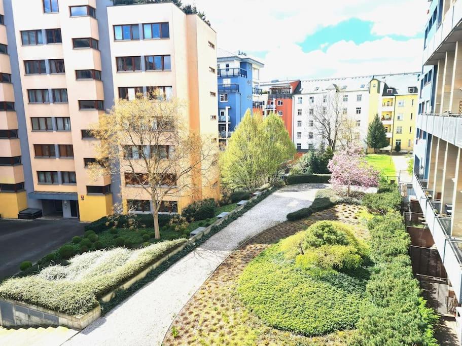 Entire Apartment, Near Clarion, O2 Arena, Metro 3 Min, Easter Market In Center 15 Min Lejlighed *