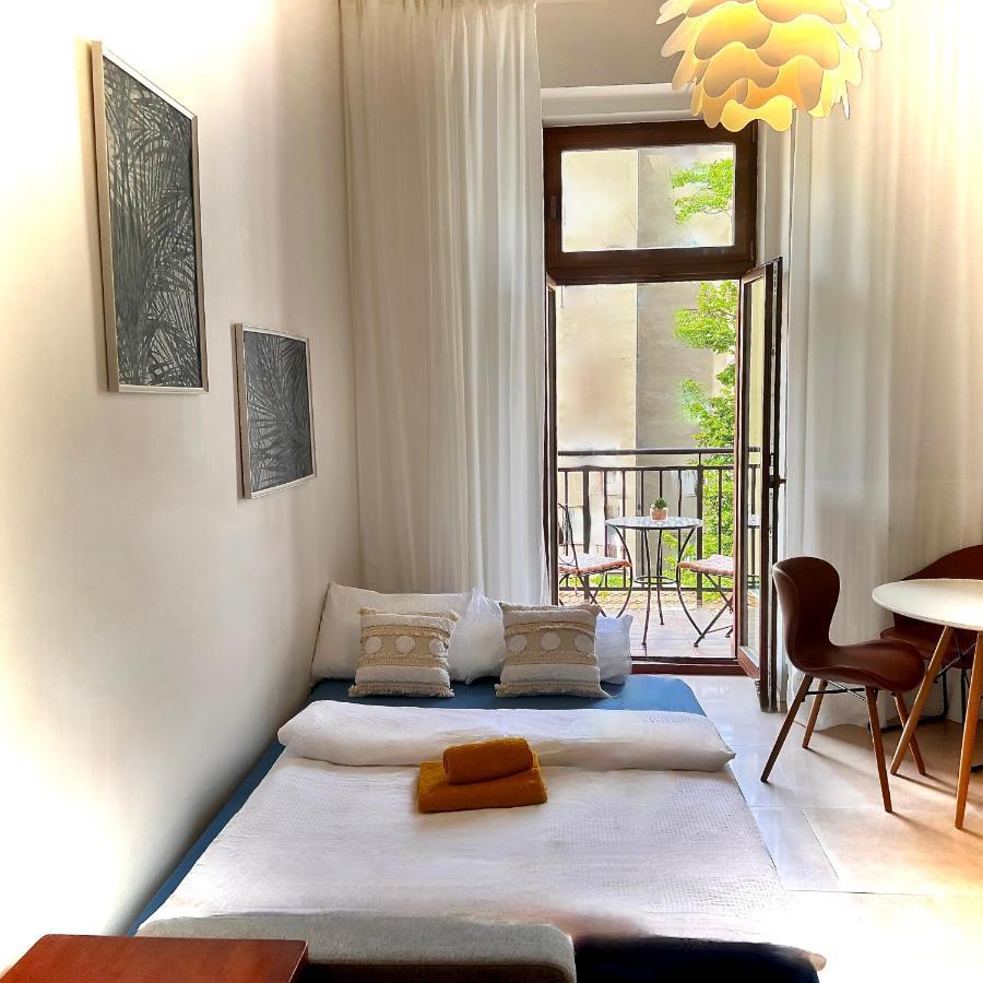 Quiet Boho Whit A Balkony Near The Center Apartmán