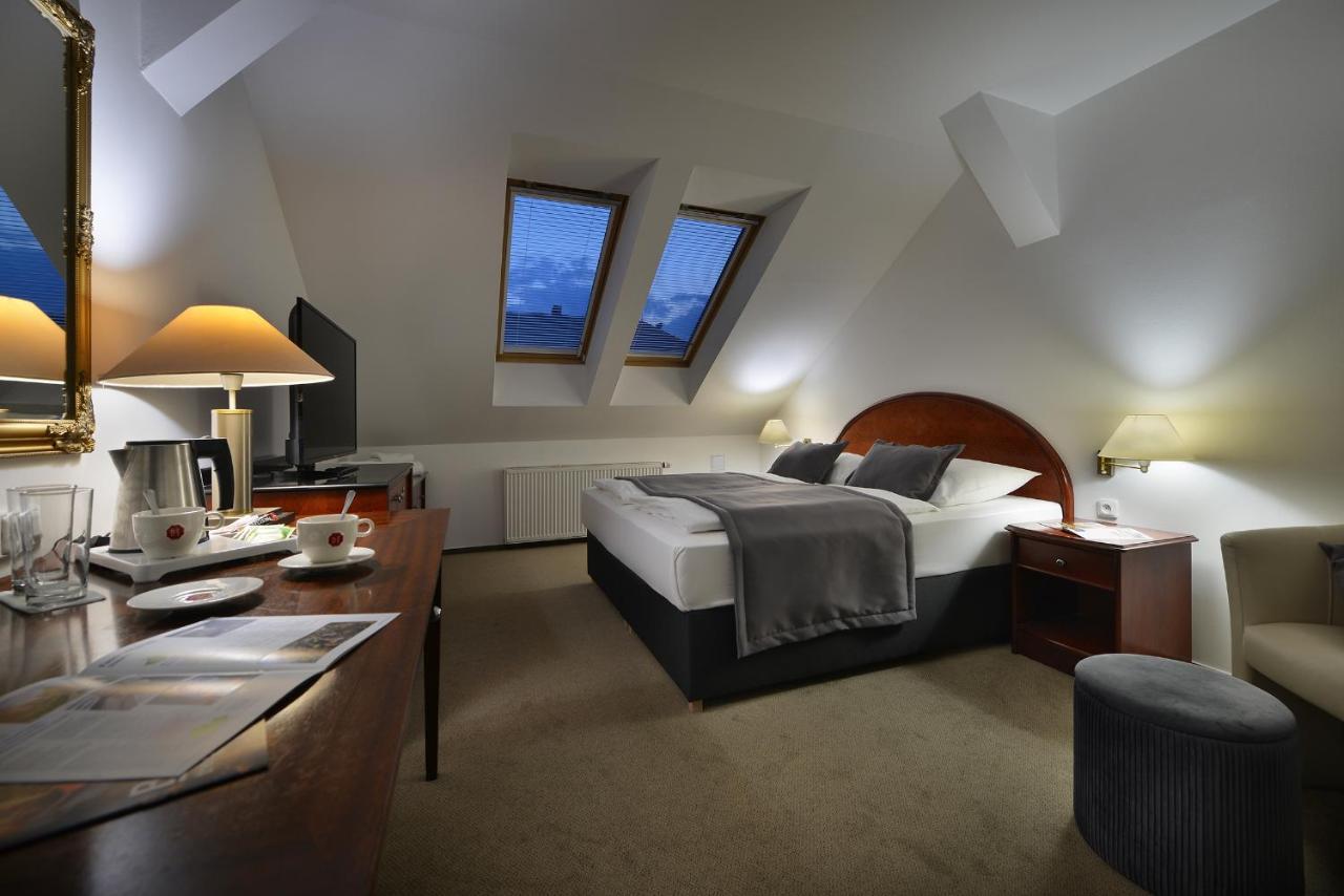 Season Hotel