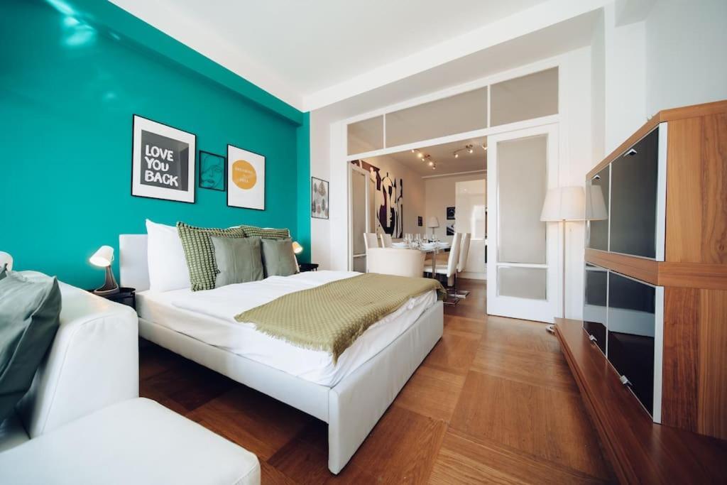 Apartment Downtown 2bd Riverside Near Dancing House