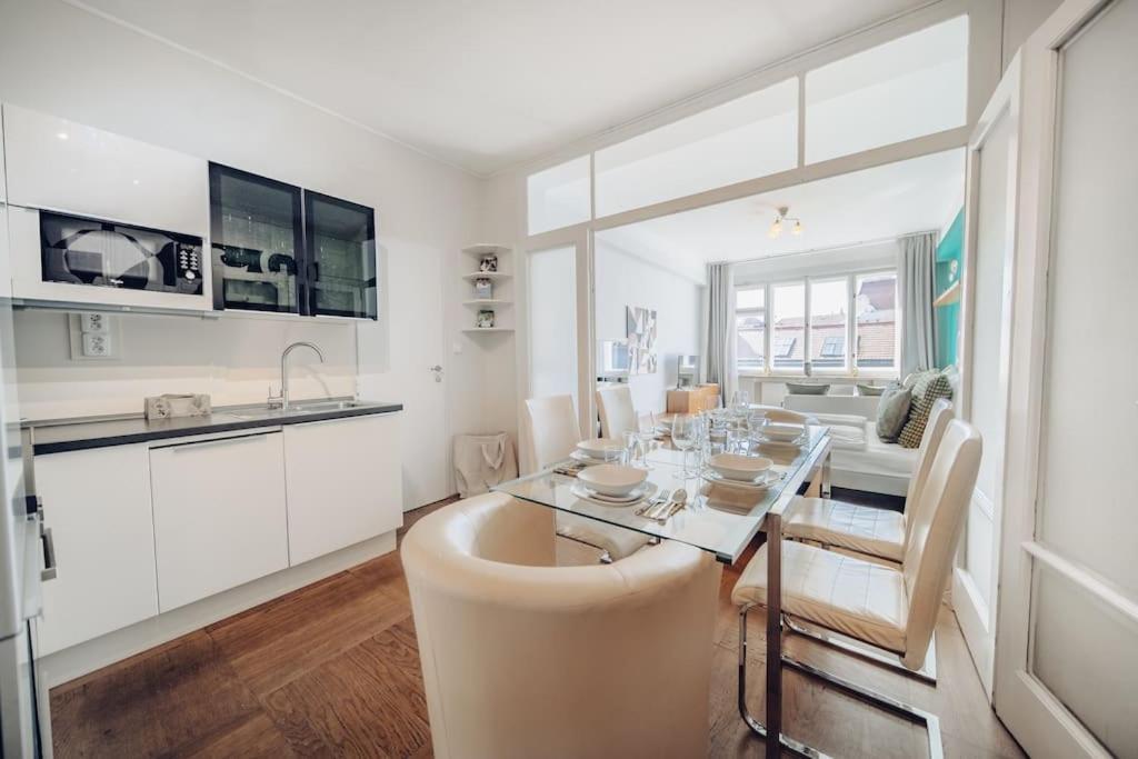 Downtown 2bd Riverside Near Dancing House Apartment *