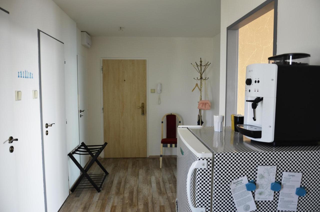 Between Baroque And Jungle 16' Airport 8' Downtown Apartment *