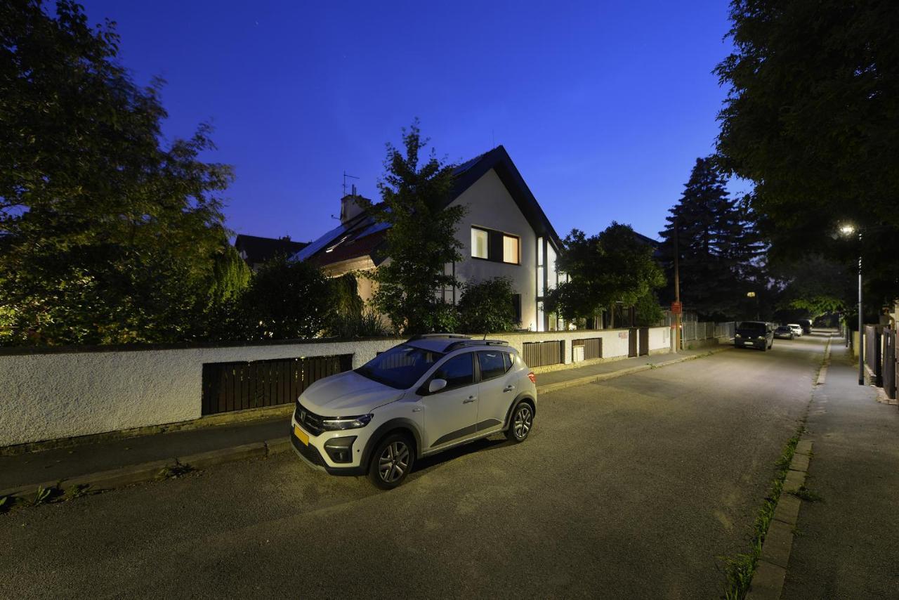 A. V. Lägenhetshotell Prag