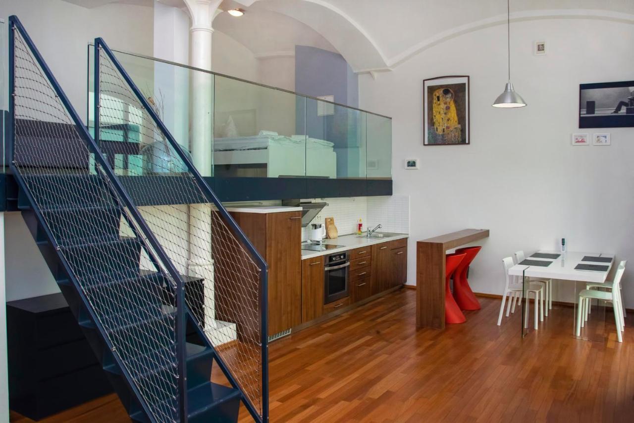 Modern With Terrace And Air Conditioning