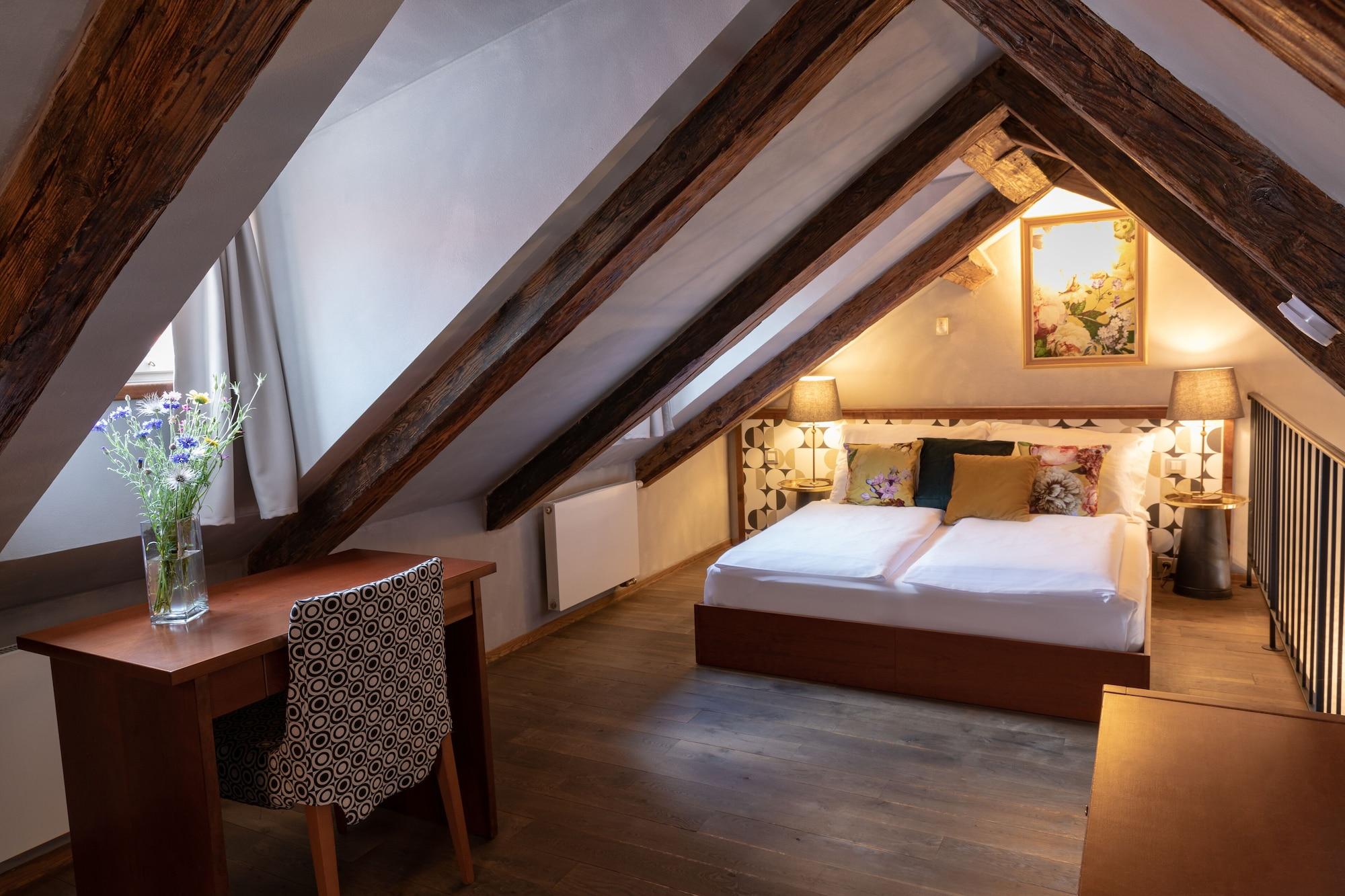 Hotel Miss Sophie's Charles Bridge 4*