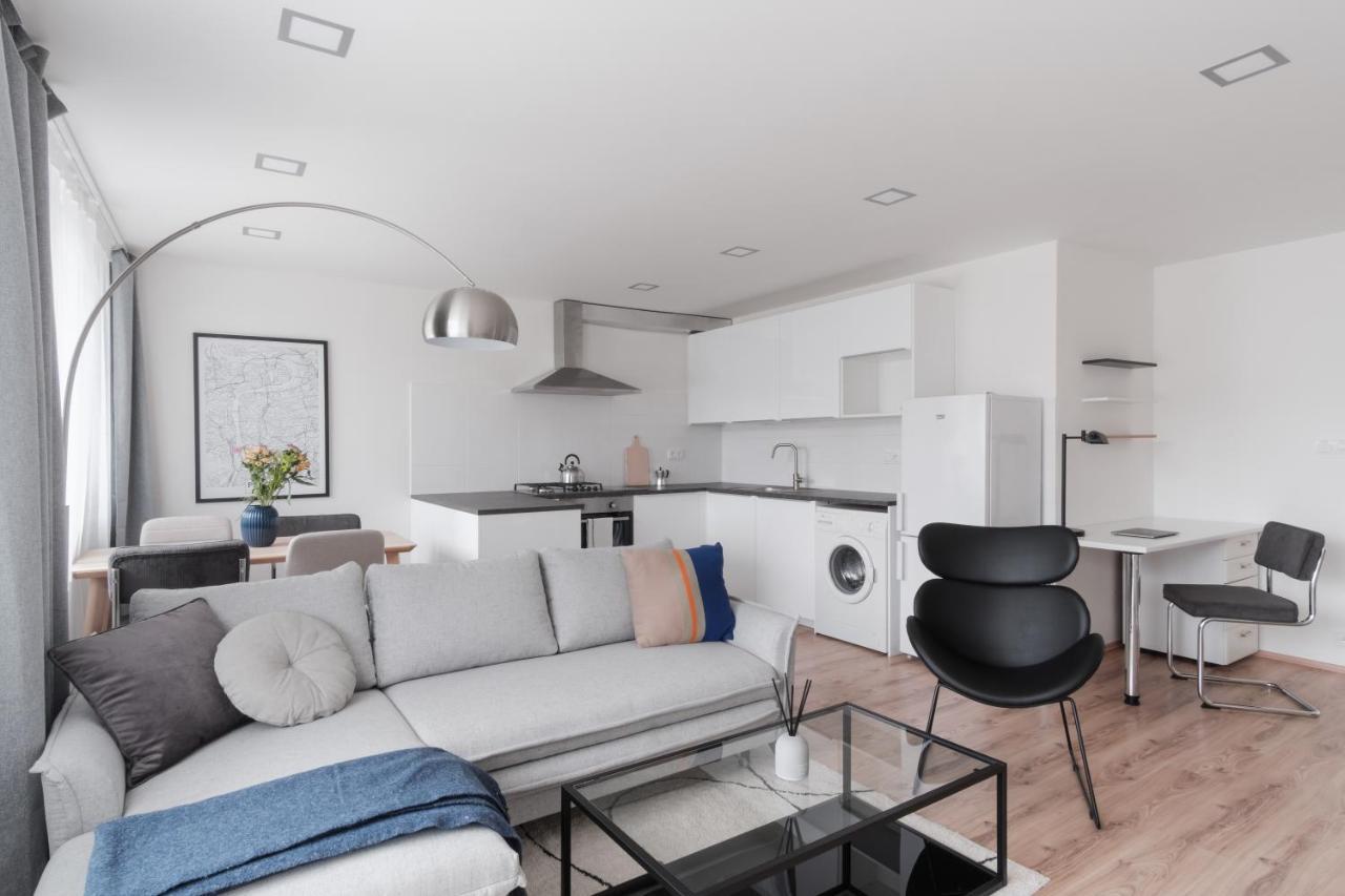 Days - Family W Balcony In Quiet Area Apartment *