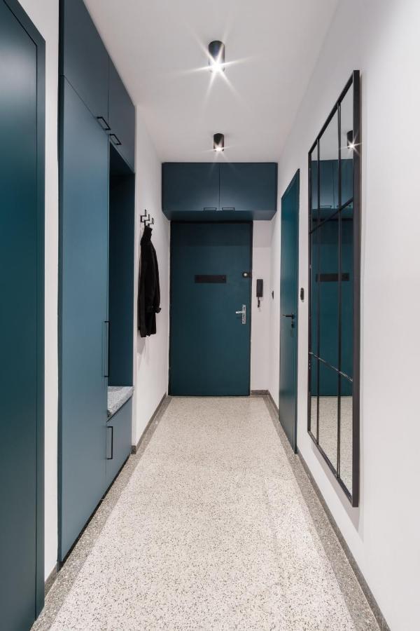 Days - Designer W Fold-up Bed - Trendy Neighborhood Apartment Prag