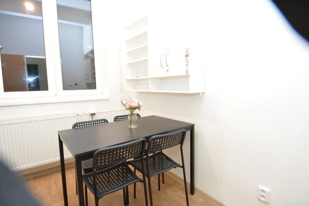 Helen U Namesti Miru Hostel Praha