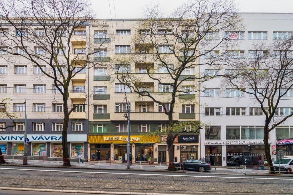 Helen U Namesti Miru Hostel *