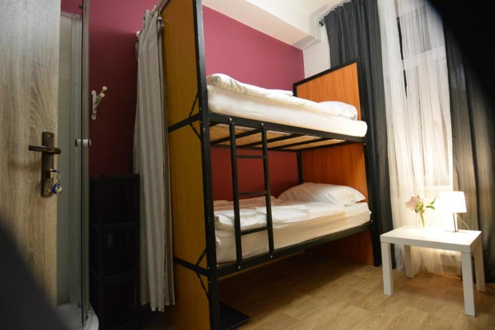Helen U Namesti Miru Hostel