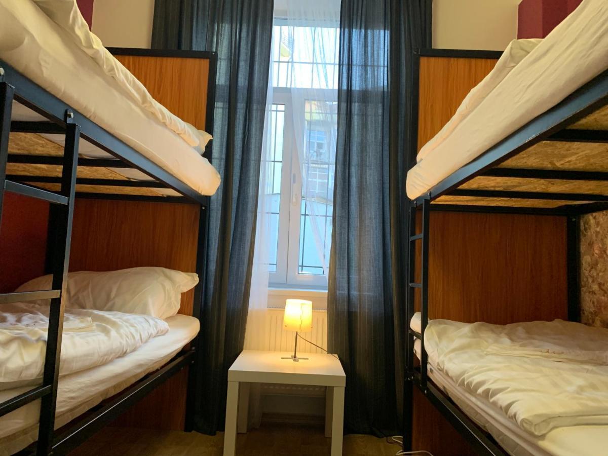 Helen U Namesti Miru Hostel