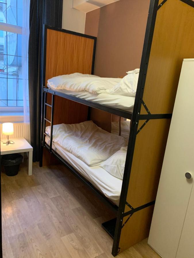 Helen U Namesti Miru Hostel
