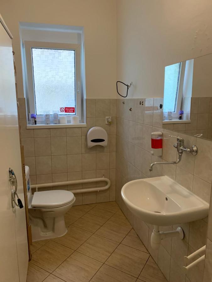 Helen U Namesti Miru Hostel