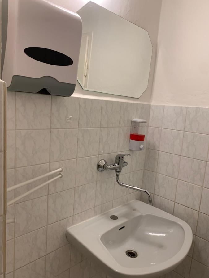 Hostel Helen U Namesti Miru *