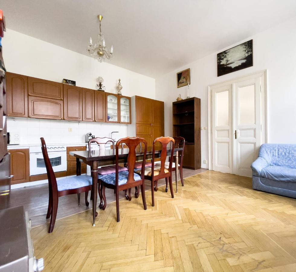 Center Of 369 Apartmán *