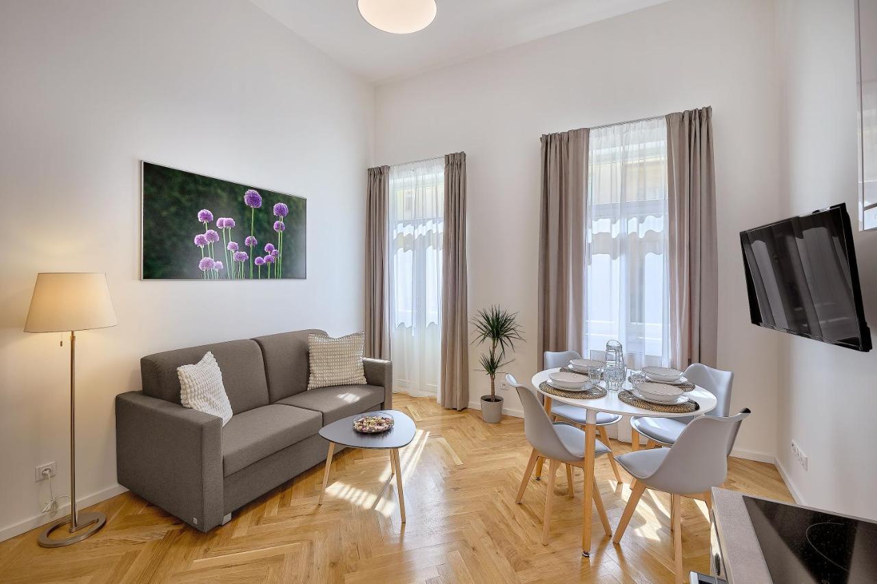 Downtown Rubesova Lägenhetshotell 4*