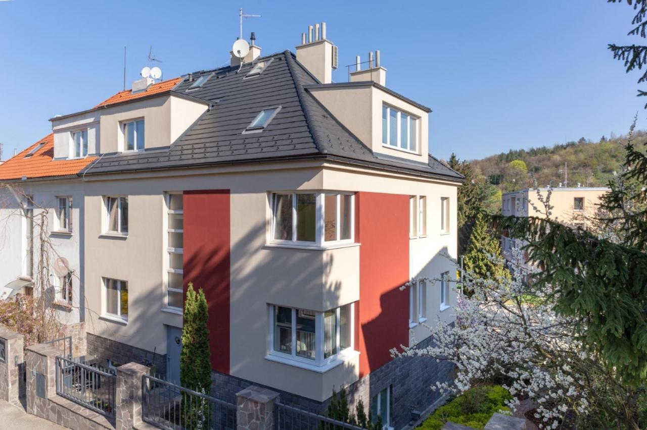 2+kk, 50 M2 V Klidne Lokalite. 10 Min Od Centra Prahy. Prag