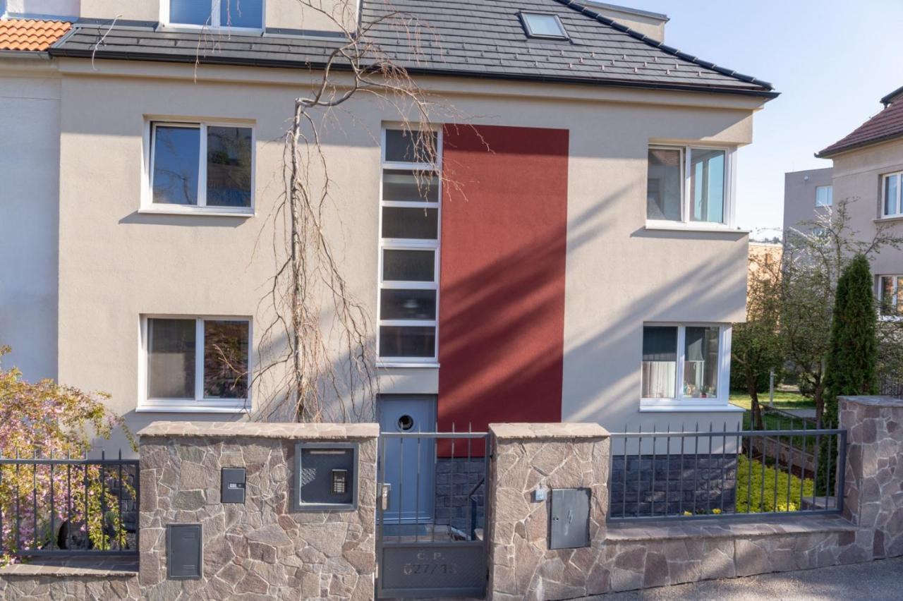 Lägenhet 2+kk, 50 M2 V Klidne Lokalite. 10 Min Od Centra Prahy. Prag