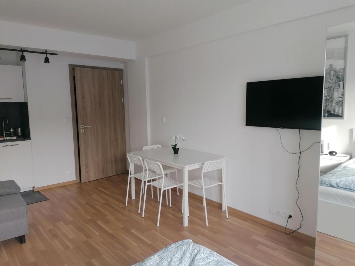 Brand New # 45 With Free Parking In The Center Prag