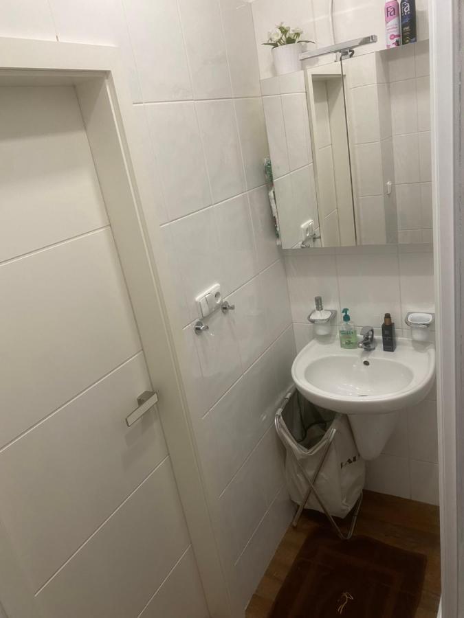 Lägenhet 2+kk, 50 M2 V Klidne Lokalite. 10 Min Od Centra Prahy. Prag