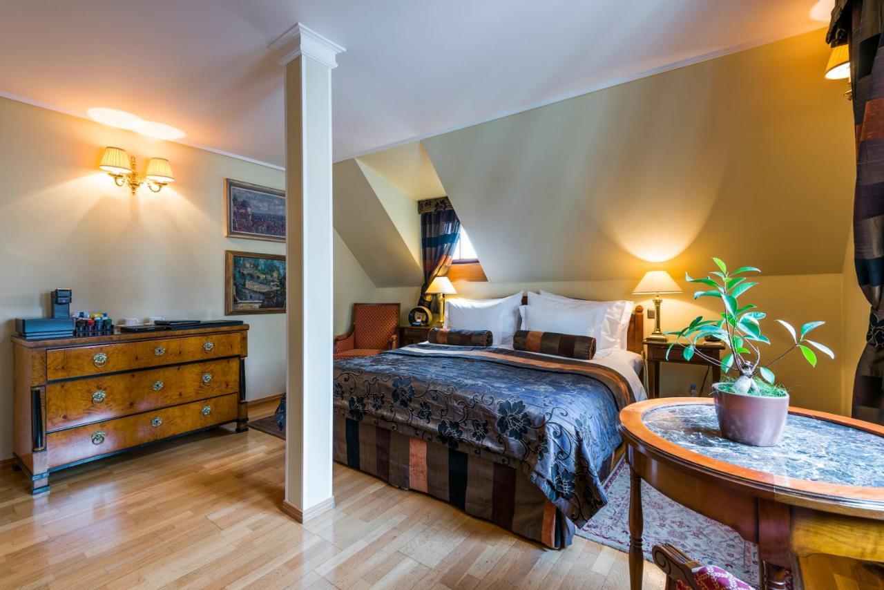 Hotel Golden Well