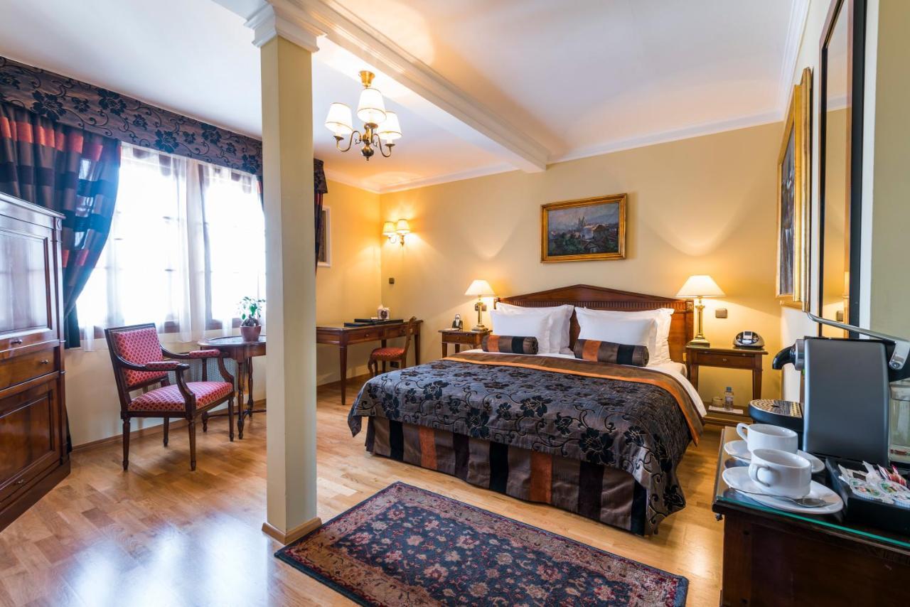 Hotel Golden Well