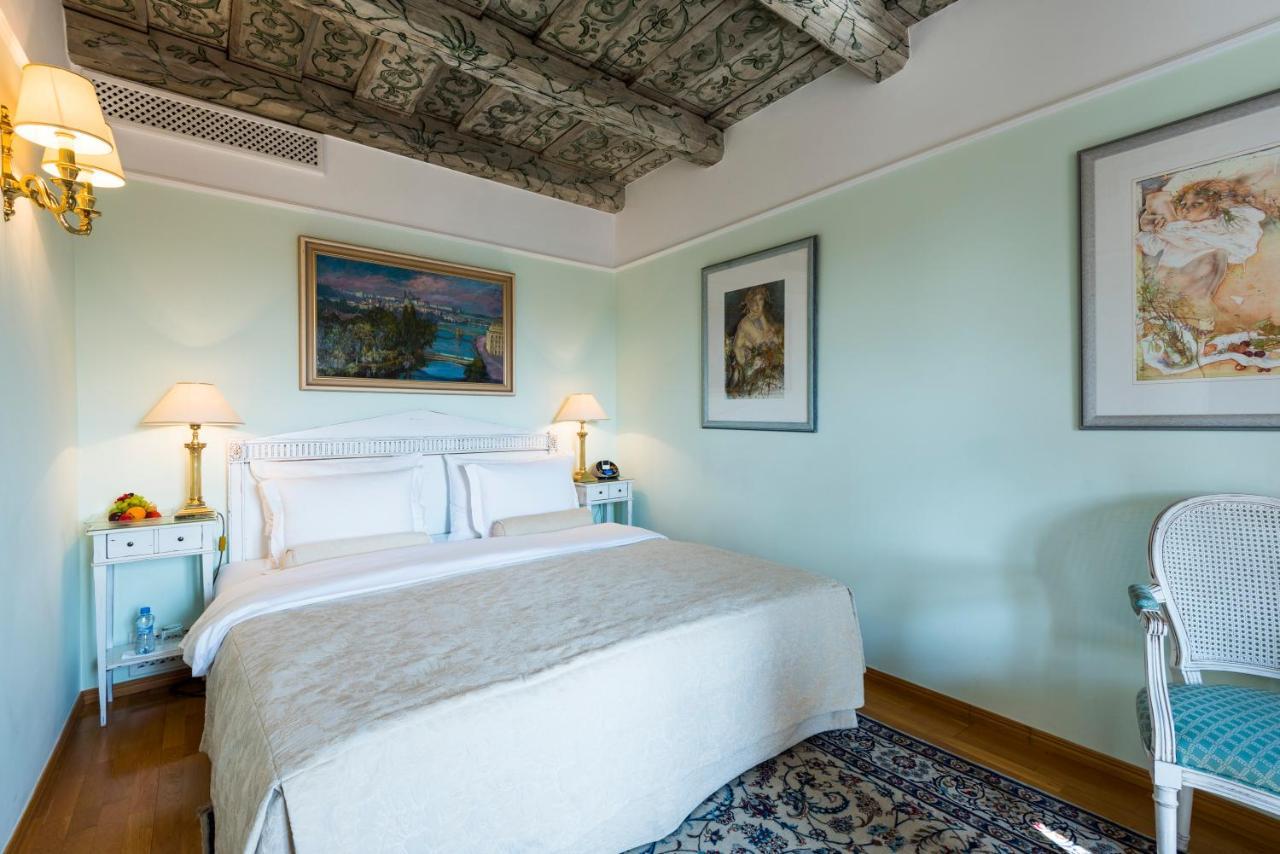 Hotel Golden Well