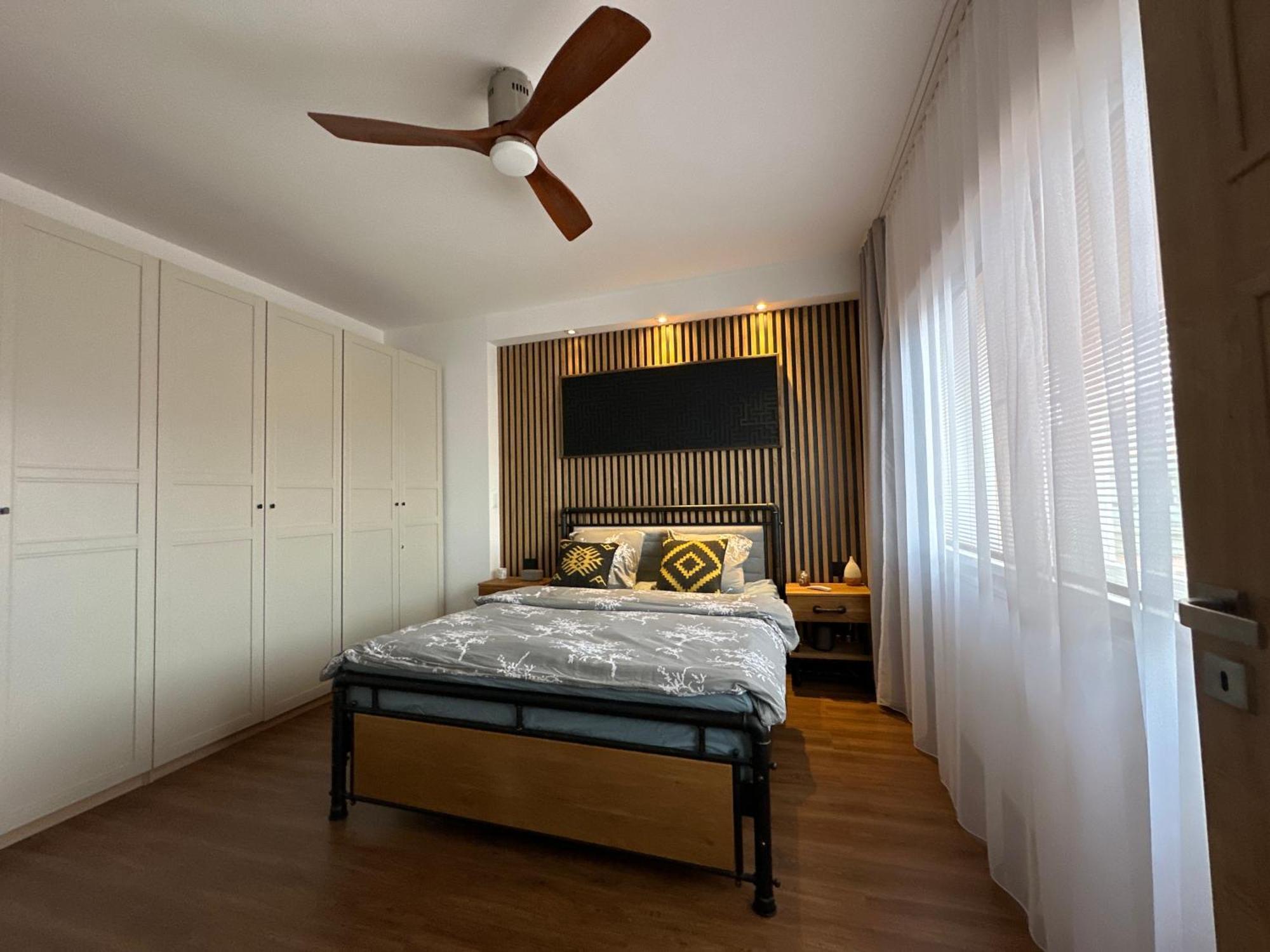 Apartment Andel With Terrace Prague