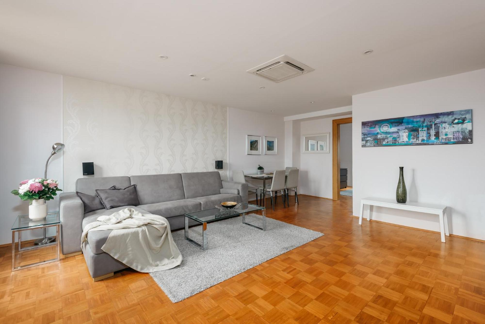 Roy 2 Bdr With Castle View, Parking & Ac Lejlighed
