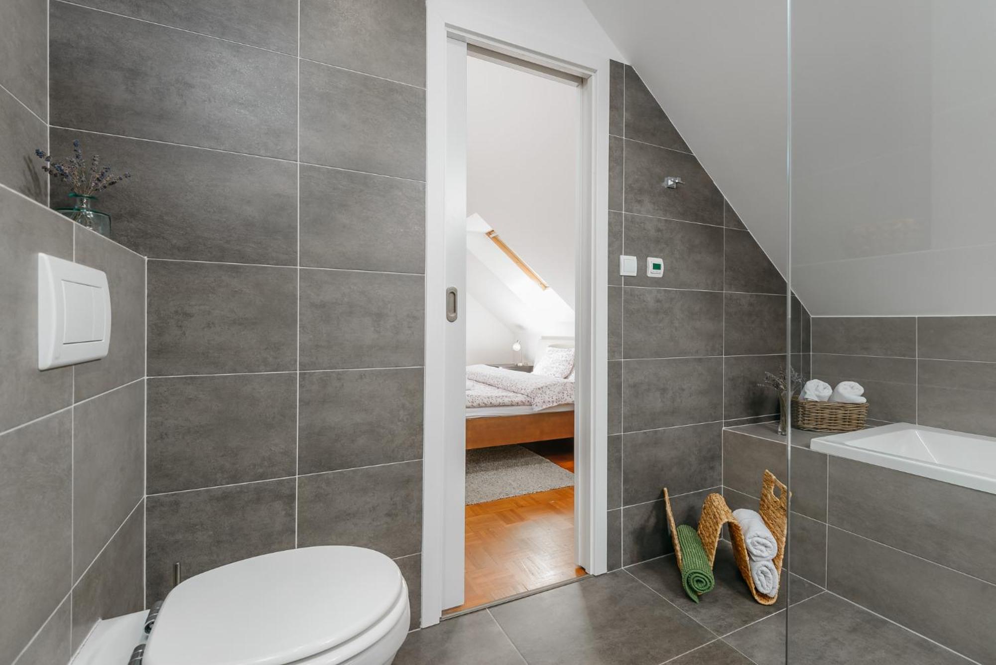 Lejlighed Roy 2 Bdr With Castle View, Parking & Ac