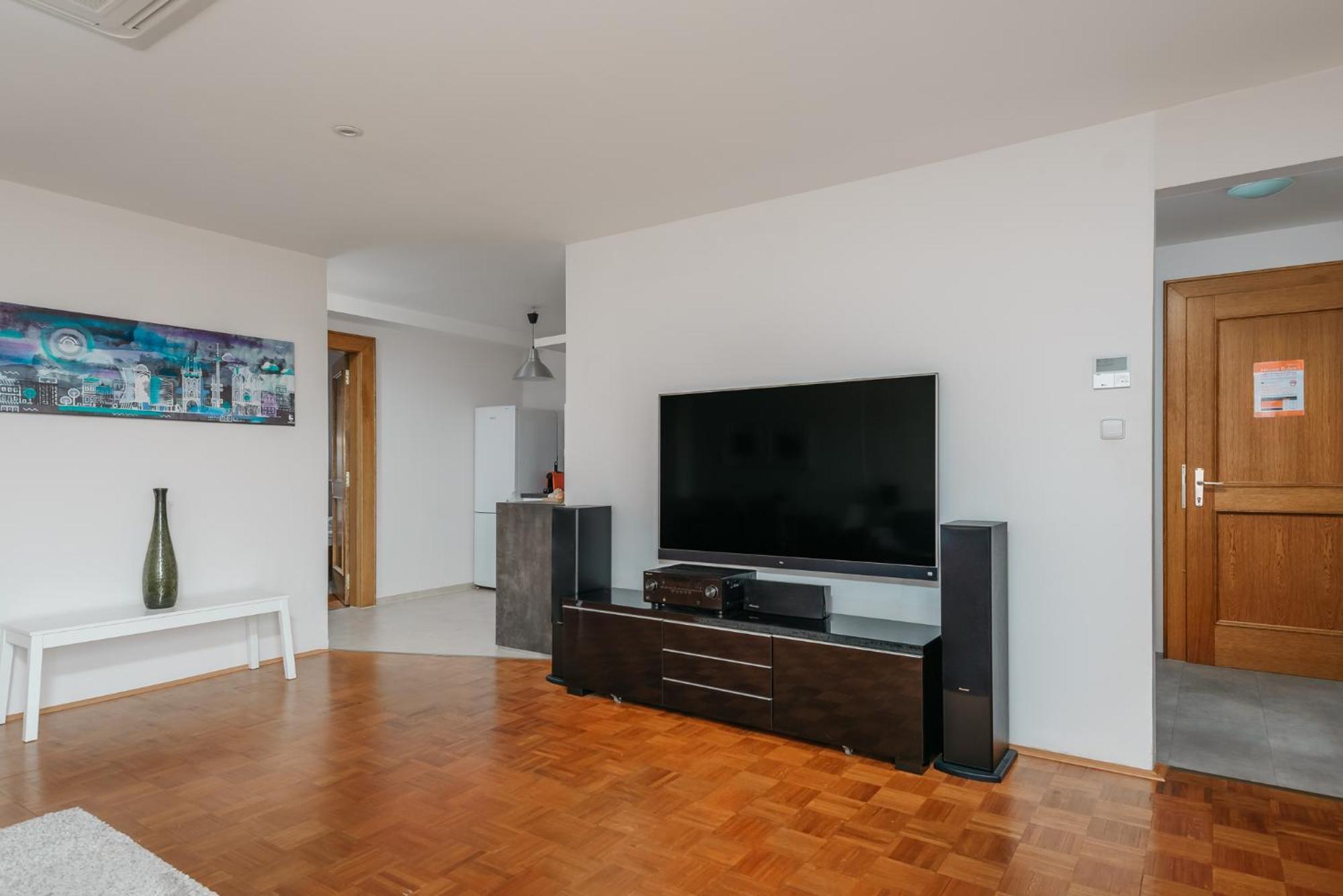 Roy 2 Bdr With Castle View, Parking & Ac Lejlighed