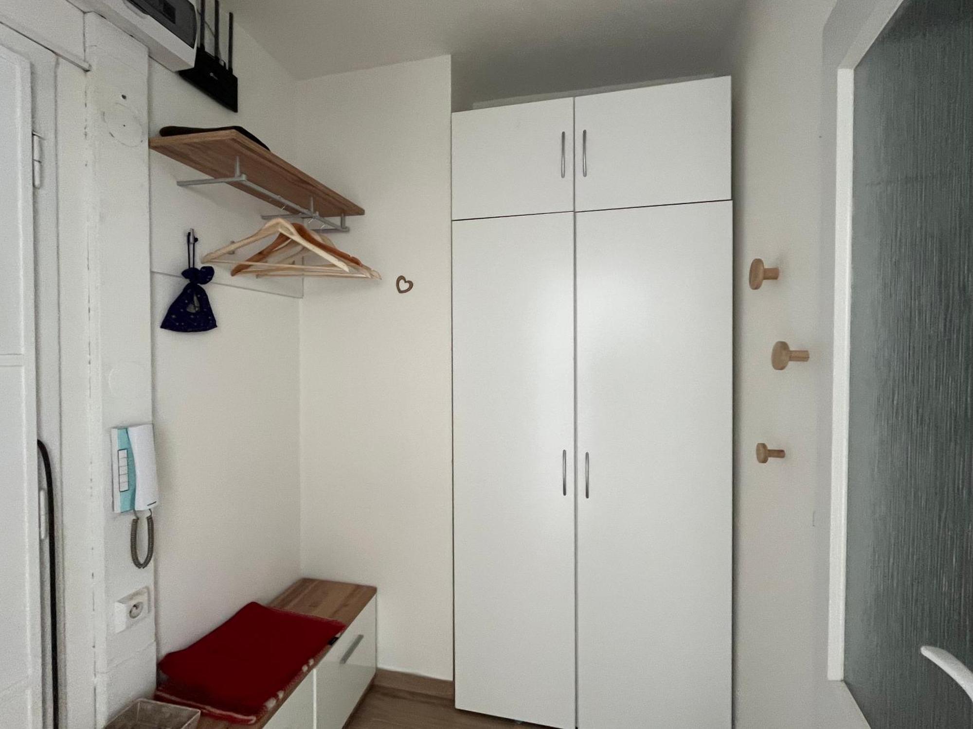 Apartment Sunny Minimalistic Flat Near Metro Opatov
